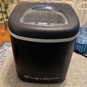 Frigidaire Black Countertop Ice Maker